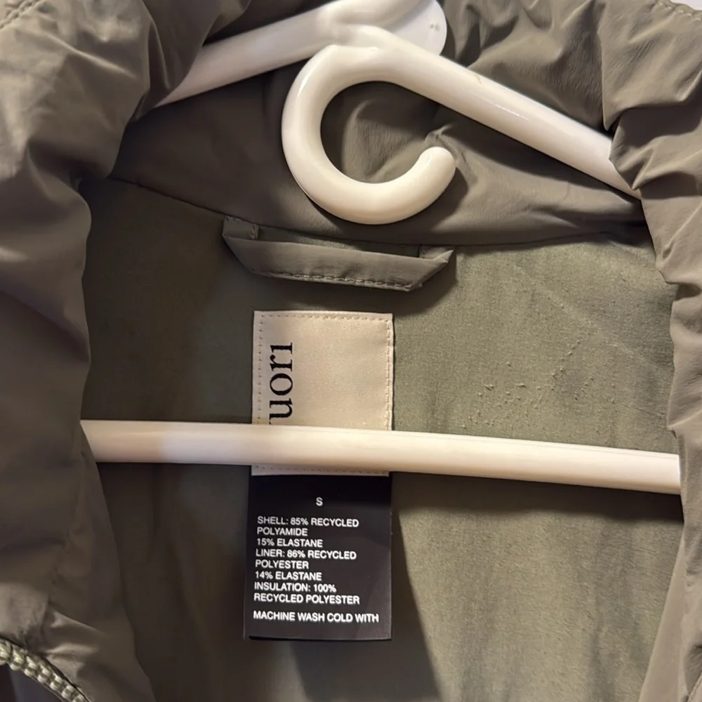 Vuori - Canyon Insulated Jacket - size Small - color Pistachio - Picture 4 of 4